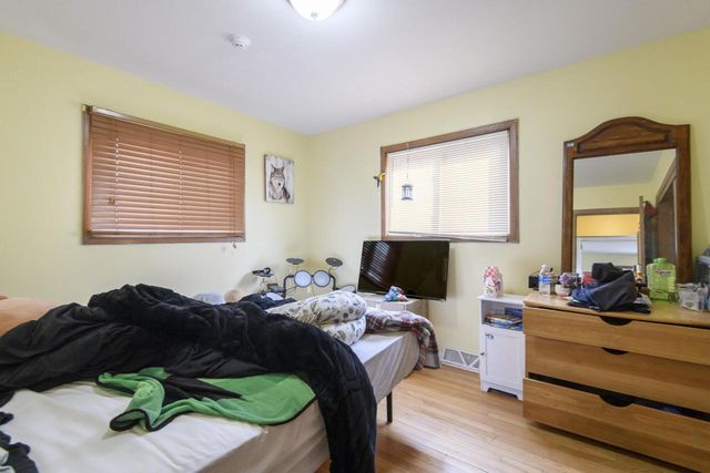 325 Sentinel DRIVE, Waukesha, WI 53189