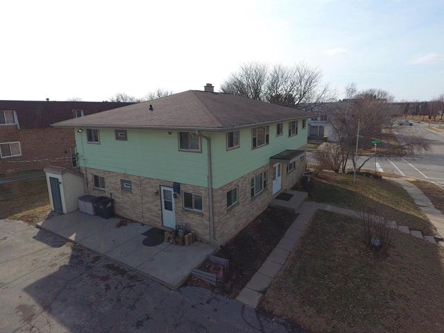 325 Sentinel DRIVE, Waukesha, WI 53189