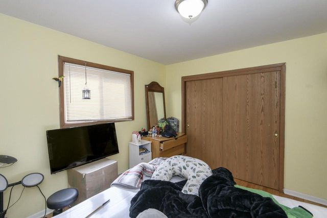 325 Sentinel DRIVE, Waukesha, WI 53189