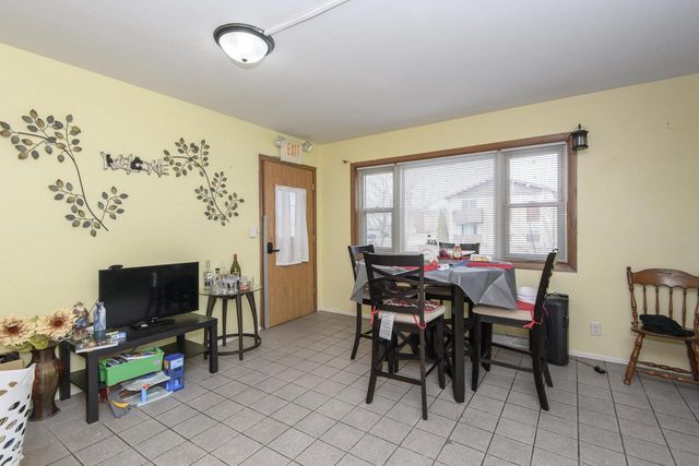 325 Sentinel DRIVE, Waukesha, WI 53189