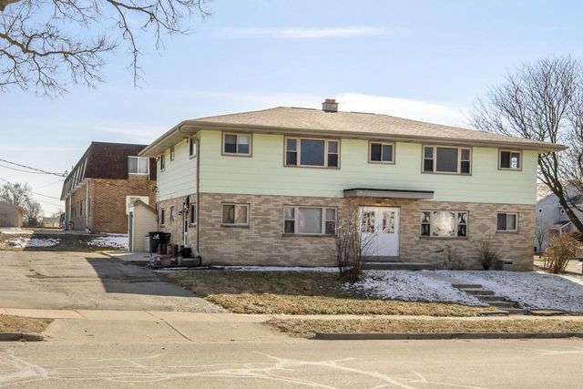 325 Sentinel DRIVE, Waukesha, WI 53189