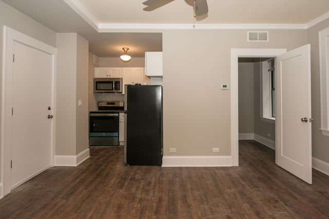 817 W Lakeside Place 208, Chicago, IL 60640