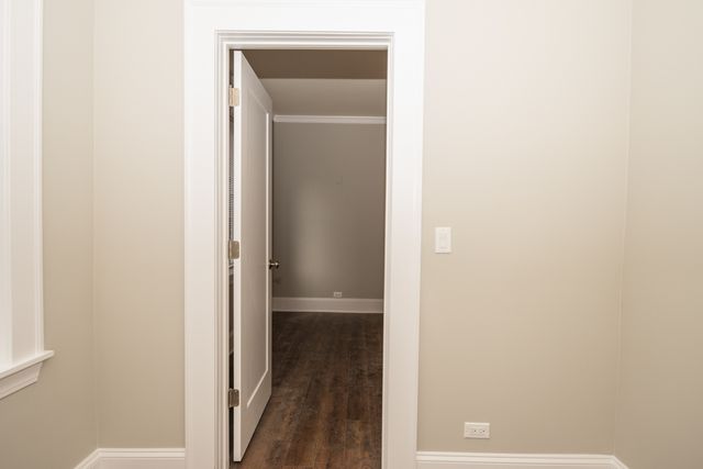 817 W Lakeside Place 208, Chicago, IL 60640