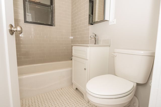 817 W Lakeside Place 208, Chicago, IL 60640