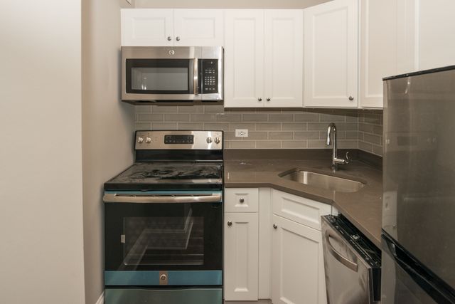 817 W Lakeside Place 208, Chicago, IL 60640