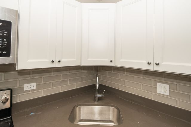 817 W Lakeside Place 208, Chicago, IL 60640