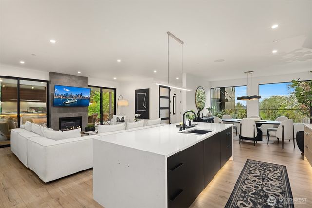 7826 115th Place NE, Kirkland, WA 98033