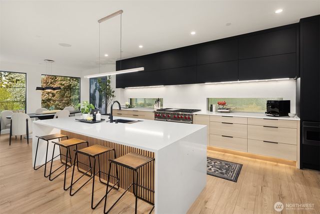7826 115th Place NE, Kirkland, WA 98033