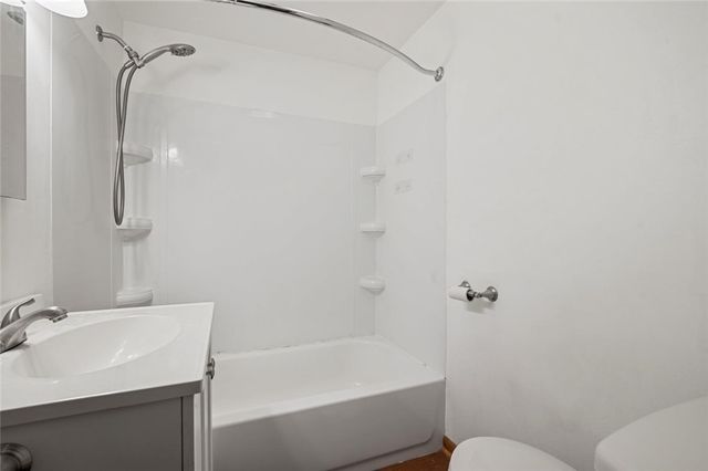 1090-94 N Darby Road, Hermitage, PA 16148