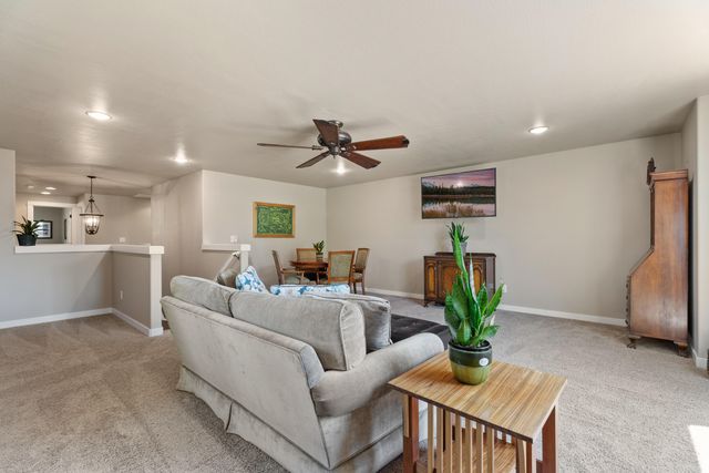 482 N Village Meadows Road, Sisters, OR 97759