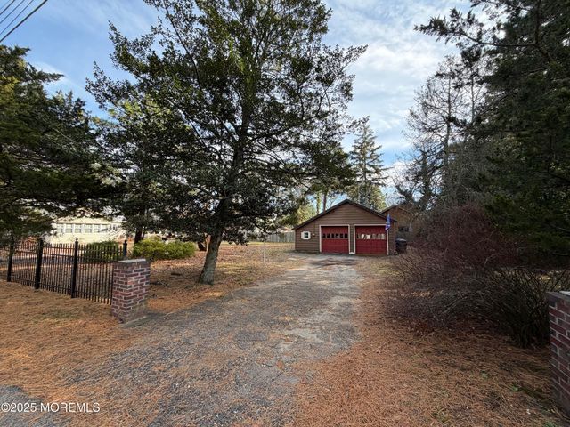 353 Arrowhead Drive, Brick, NJ 08724