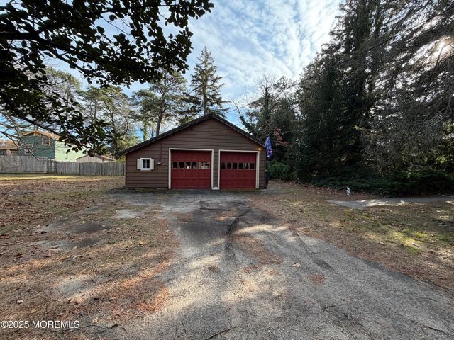 353 Arrowhead Drive, Brick, NJ 08724