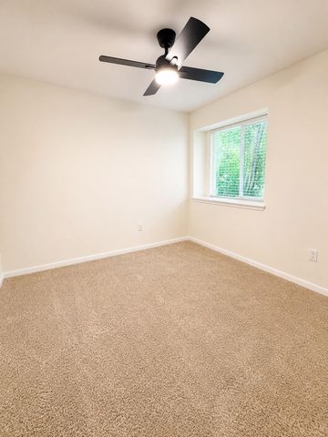 202 Mossberg LN, Bastrop, TX 78602