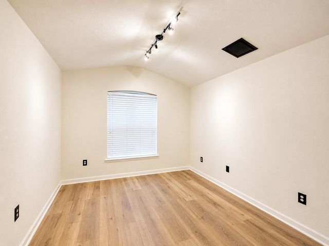 202 Mossberg LN, Bastrop, TX 78602