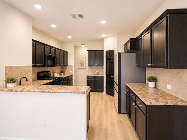 202 Mossberg LN, Bastrop, TX 78602