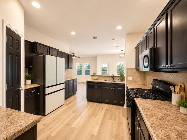 202 Mossberg LN, Bastrop, TX 78602