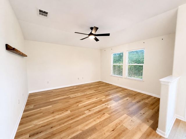 202 Mossberg LN, Bastrop, TX 78602