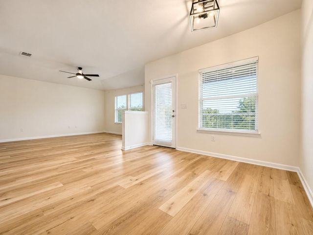 202 Mossberg LN, Bastrop, TX 78602