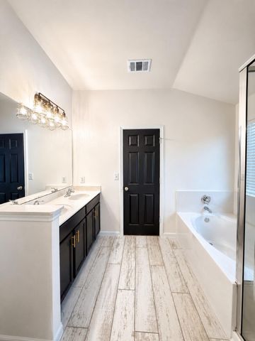 202 Mossberg LN, Bastrop, TX 78602