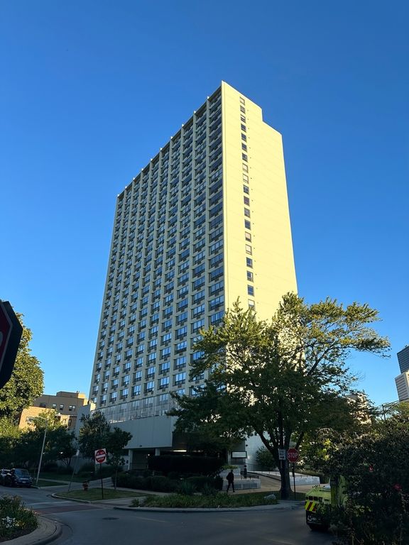 5100 N Marine Drive 27M, Chicago, IL 60640