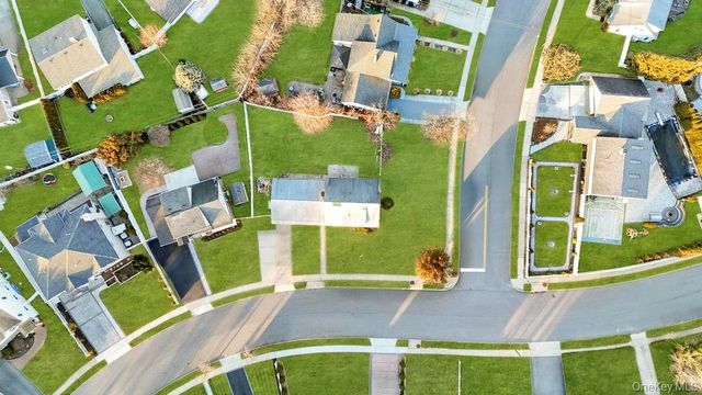 15 Autumn Lane, Hicksville, NY 11801