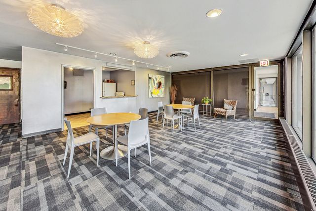4343 N Clarendon Avenue 718, Chicago, IL 60613