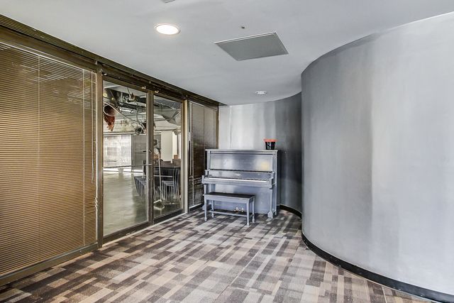 4343 N Clarendon Avenue 718, Chicago, IL 60613