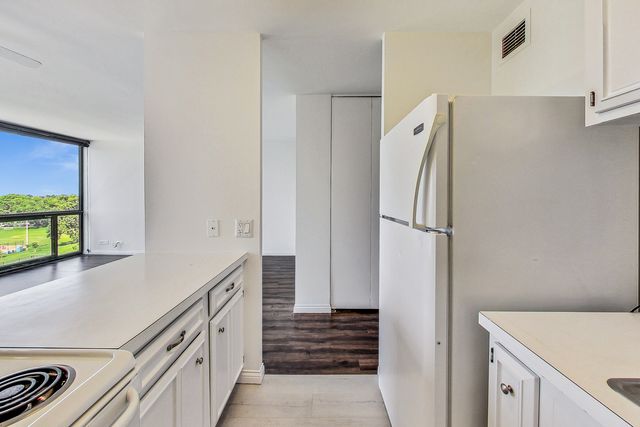 4343 N Clarendon Avenue 718, Chicago, IL 60613