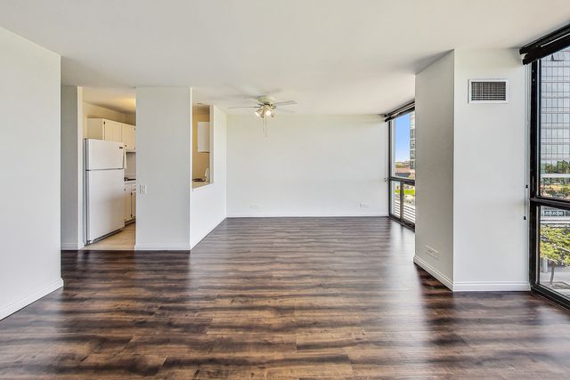 4343 N Clarendon Avenue 718, Chicago, IL 60613