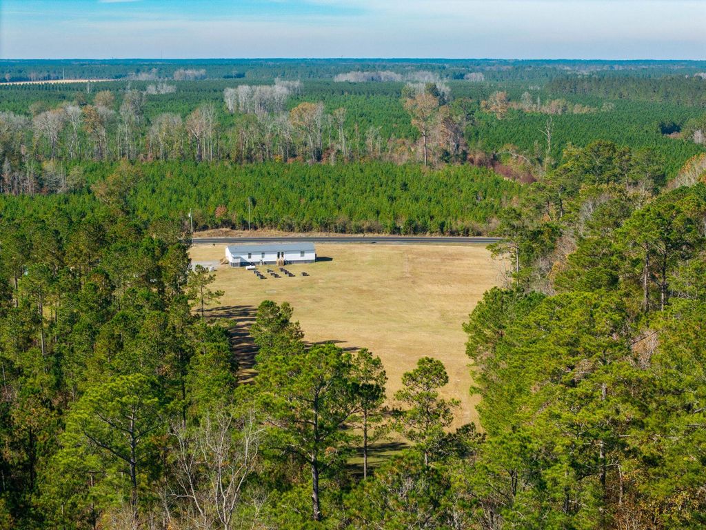 Image 2 of property listing at 1640 Calamus Pond Road, Summerville, SC 29486