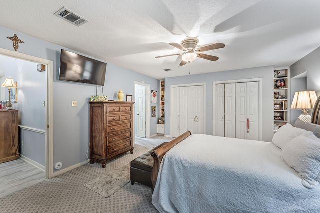 2004 E Lake Drive, Huntsville, TX 77340