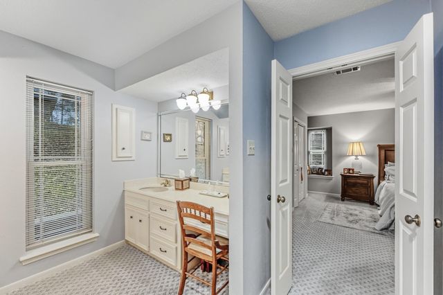 2004 E Lake Drive, Huntsville, TX 77340