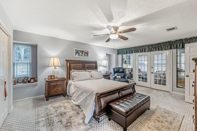 2004 E Lake Drive, Huntsville, TX 77340