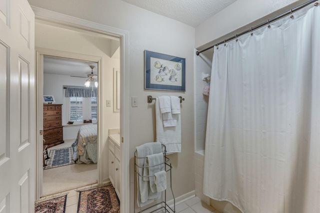 2004 E Lake Drive, Huntsville, TX 77340