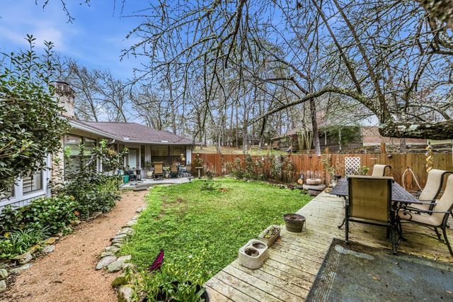 2004 E Lake Drive, Huntsville, TX 77340