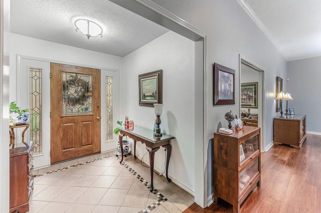 2004 E Lake Drive, Huntsville, TX 77340