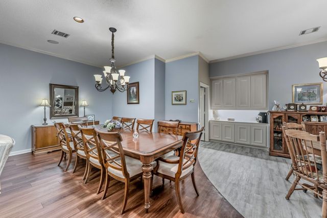 2004 E Lake Drive, Huntsville, TX 77340