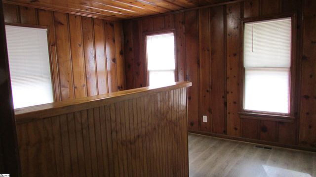 102 High Street, Laurens, SC 29360