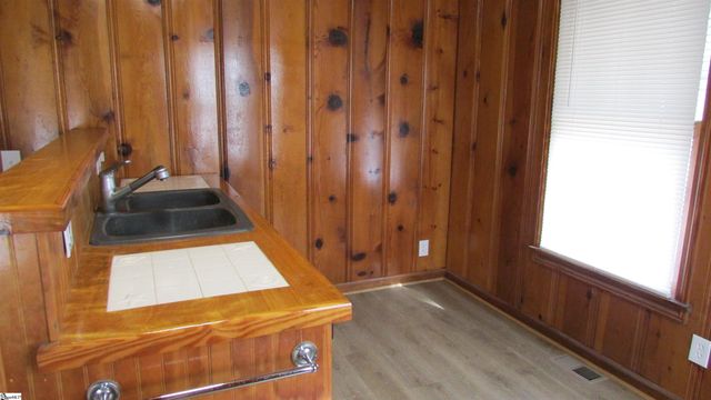 102 High Street, Laurens, SC 29360