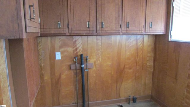 102 High Street, Laurens, SC 29360