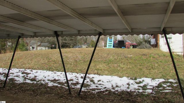 102 High Street, Laurens, SC 29360