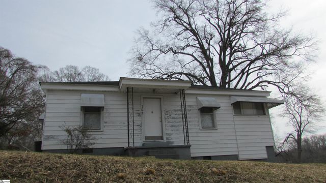 102 High Street, Laurens, SC 29360