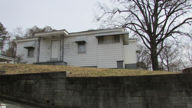 102 High Street, Laurens, SC 29360