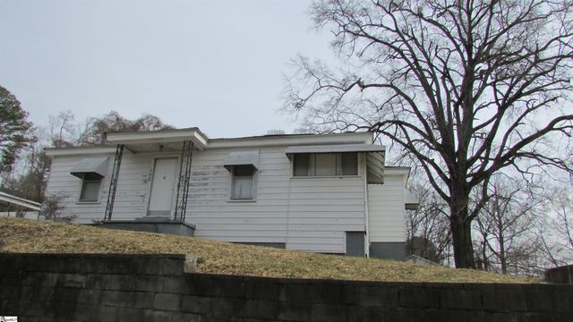 102 High Street, Laurens, SC 29360