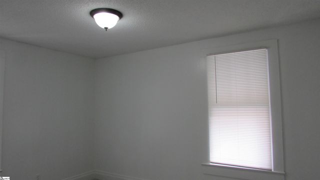 102 High Street, Laurens, SC 29360