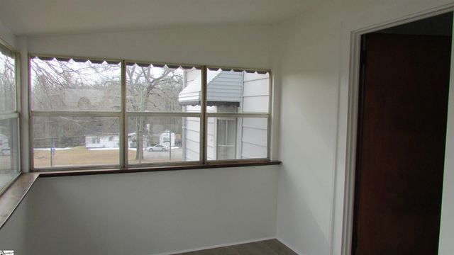 102 High Street, Laurens, SC 29360