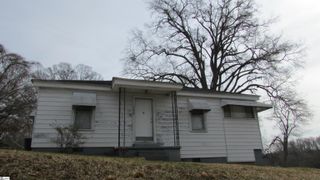 102 High Street, Laurens, SC 29360