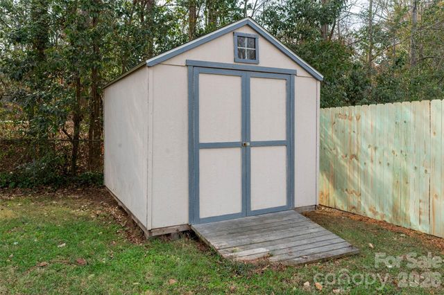 3932 Slagle Drive, Charlotte, NC 28215