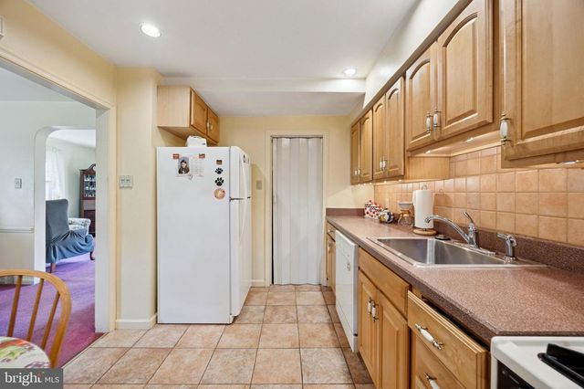 214 EDGEHILL DR, Havertown, PA 19083