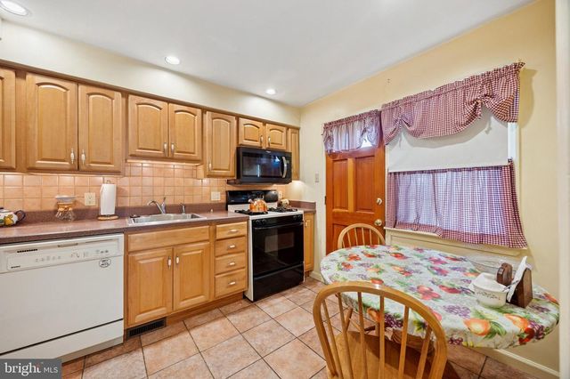 214 EDGEHILL DR, Havertown, PA 19083